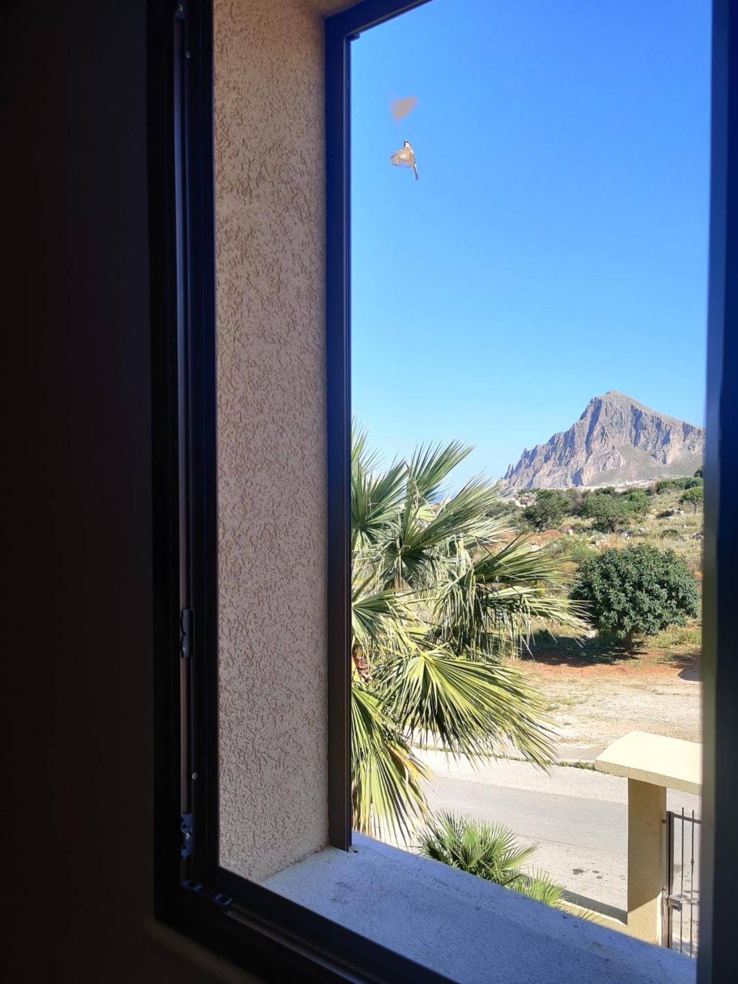مبيت وإفطار كوستوناتشي Raggi Di Sole الغرفة الصورة